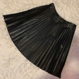 Stunning faux leather pleated skirt (Calvin Klein)